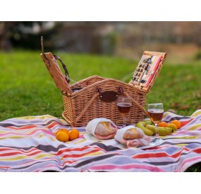 HONEY COLOR WICKER PICNIC BASKET FOR 2 PEOPLE