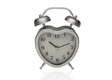 SILVER HEART TABLE CLOCK 21x15cm