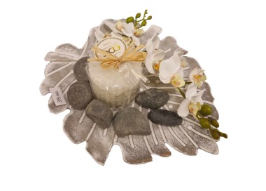 GRAY LEAF CENTERPIECE FLORAL COMPOSITION WITH STONES