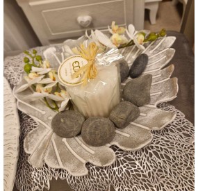 GRAY LEAF CENTERPIECE FLORAL COMPOSITION WITH STONES